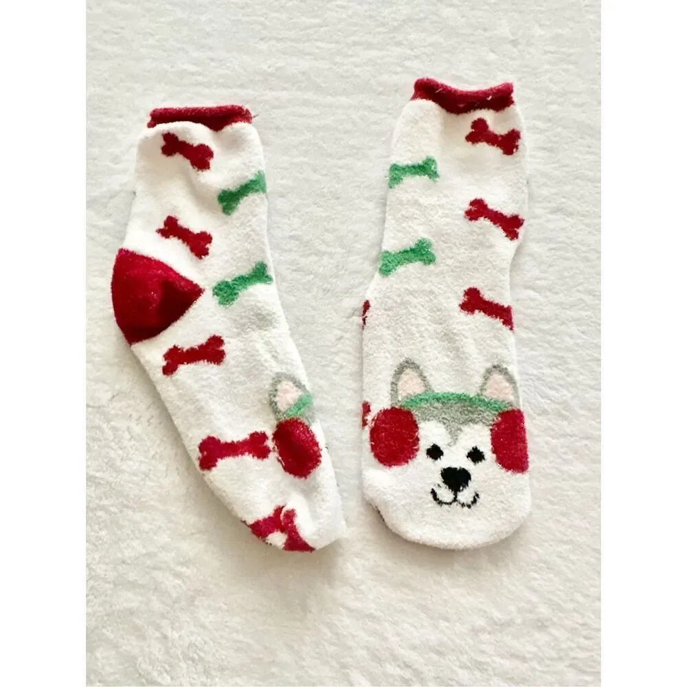 Christmas Husky Dog Fuzzy Slipper Socks Cozy Plush Holiday Cabin Crew